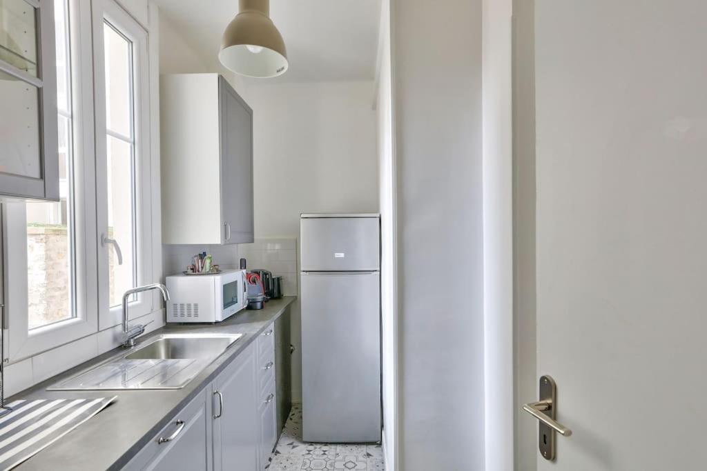 Renovated Modern 1 Bedroom Porte Maillot Apartment Paris