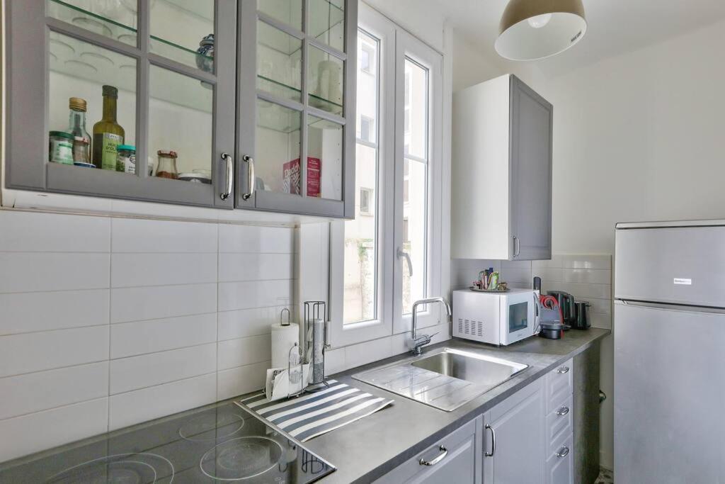 Renovated Modern 1 Bedroom Porte Maillot Apartment *
