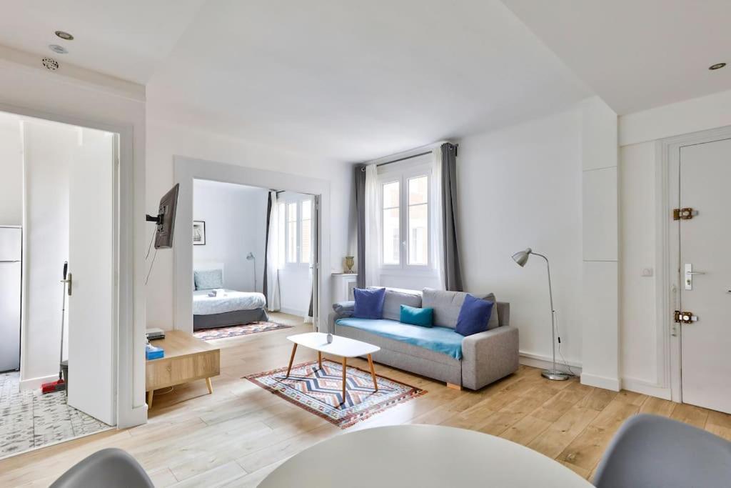Renovated Modern 1 Bedroom Porte Maillot Apartment Paris