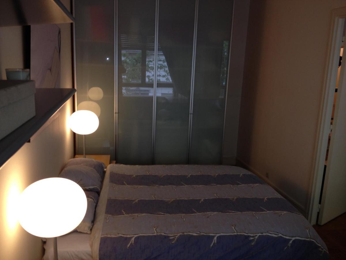 The Atrium: Luxe Parisian Retreat Near Eiffel Tower Apartment