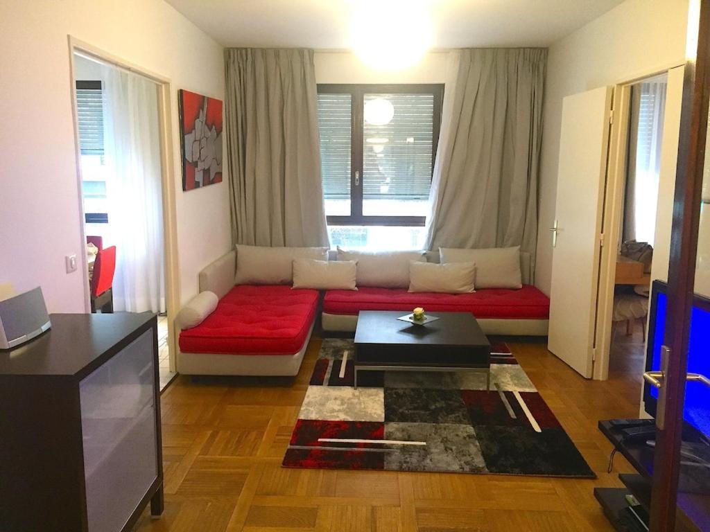 The Atrium: Luxe Parisian Retreat Near Eiffel Tower Apartment Paris