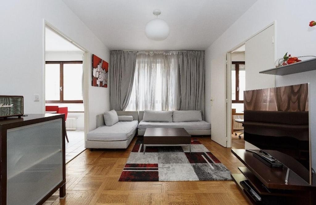 The Atrium: Luxe Parisian Retreat Near Eiffel Tower Apartment Paris