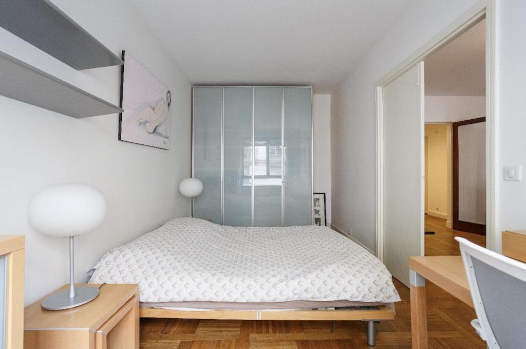 Apartment The Atrium: Luxe Parisian Retreat Near Eiffel Tower *