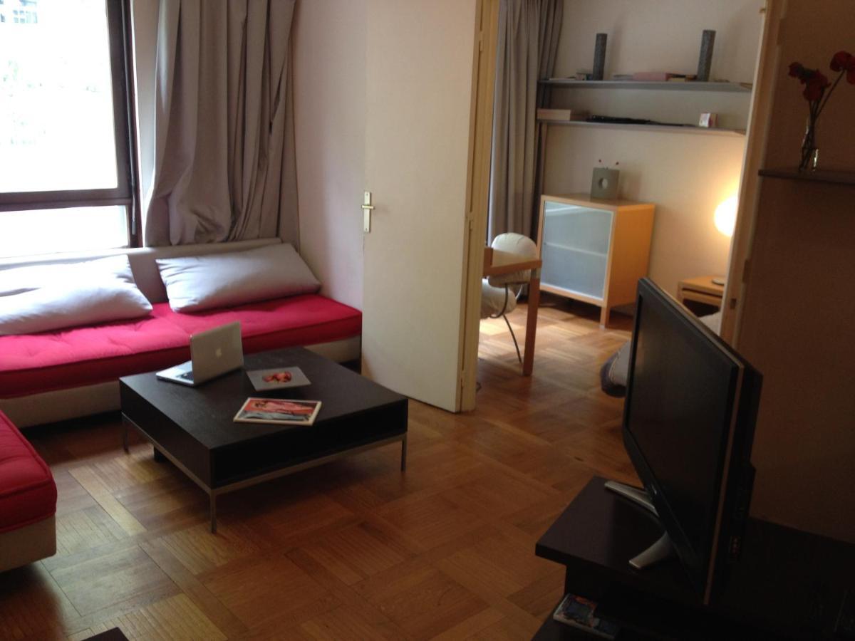 The Atrium: Luxe Parisian Retreat Near Eiffel Tower
