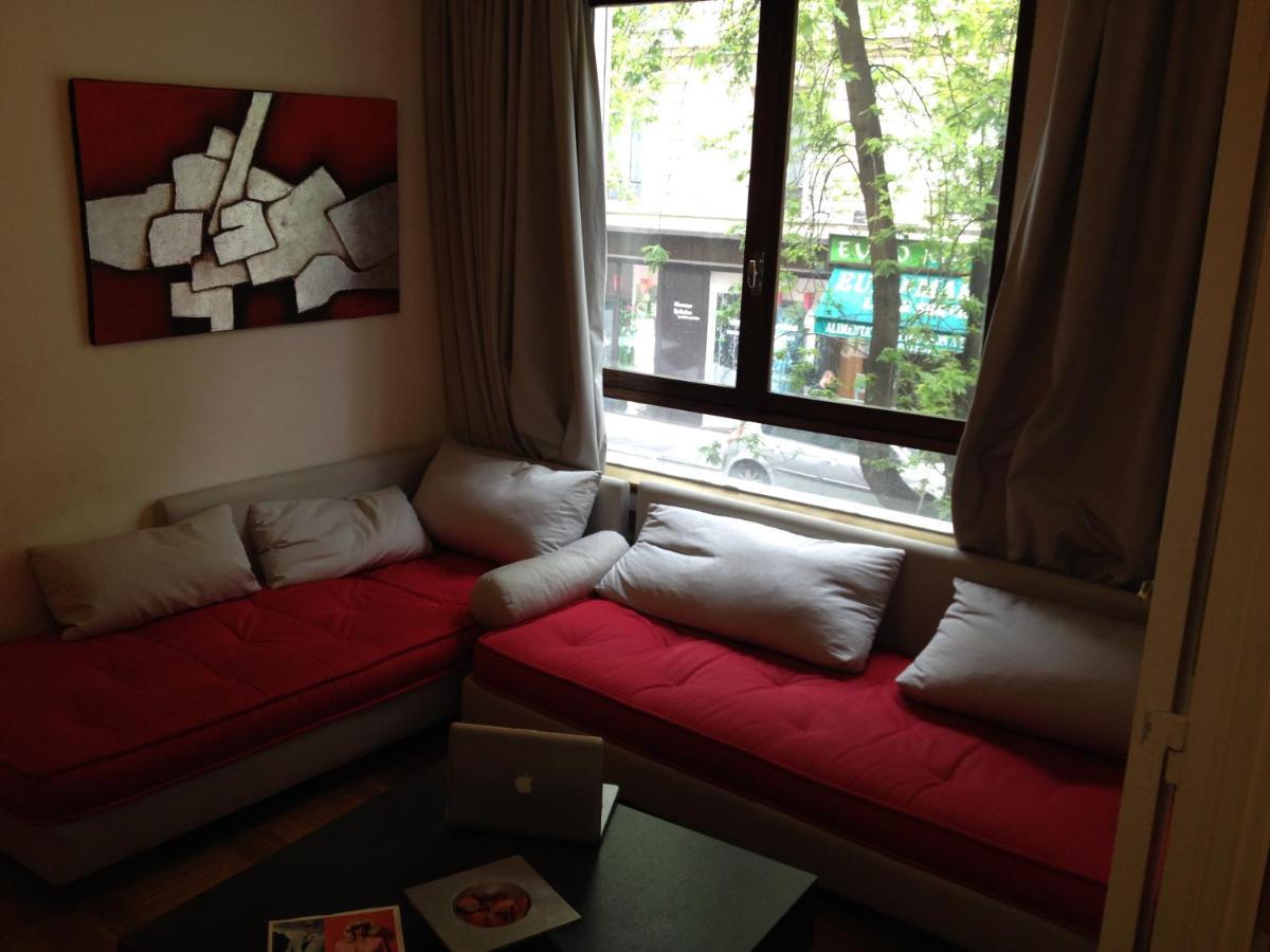 Apartment The Atrium: Luxe Parisian Retreat Near Eiffel Tower *
