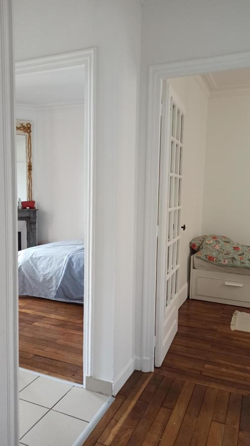 Apartment Montmartre - Balcony Overlooking Paris