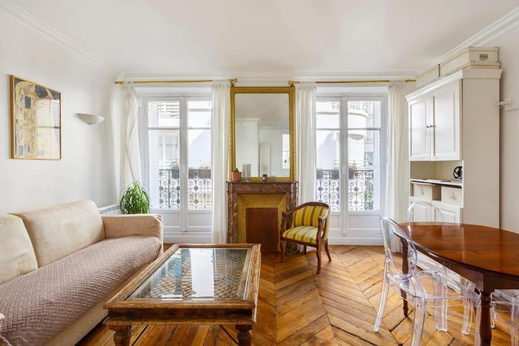 Haussmannien Place De L Etoile * Paris