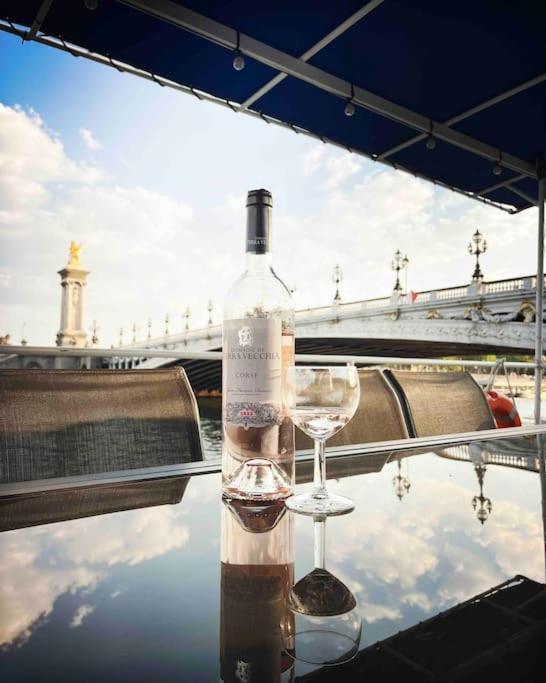 Bateau-hôtel Peniche De Charme Au Pont Alexandre Iii *