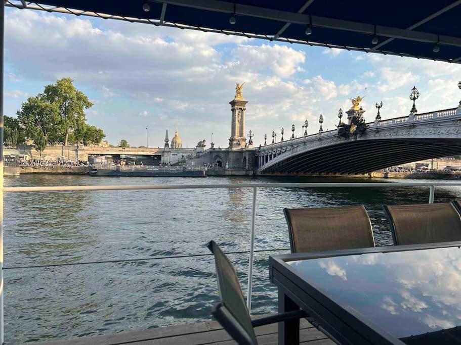 Peniche De Charme Au Pont Alexandre Iii Bateau-hôtel