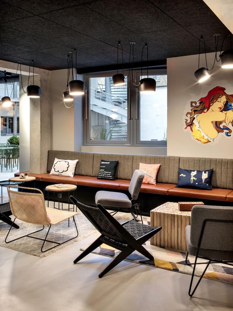 Moxy Bastille Hotel 3*