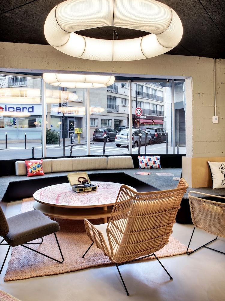 Moxy Bastille Hotel 3*