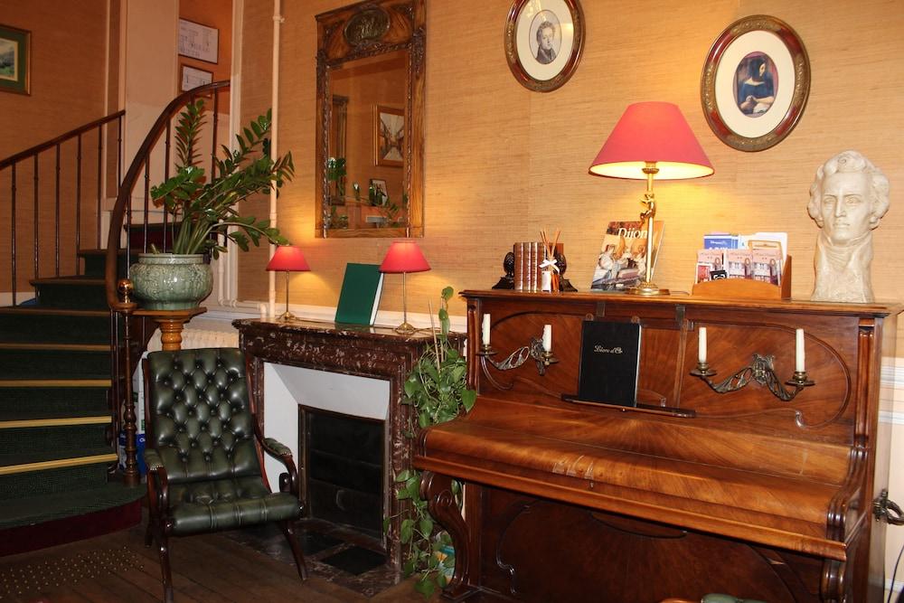 Chopin Hotel 2*
