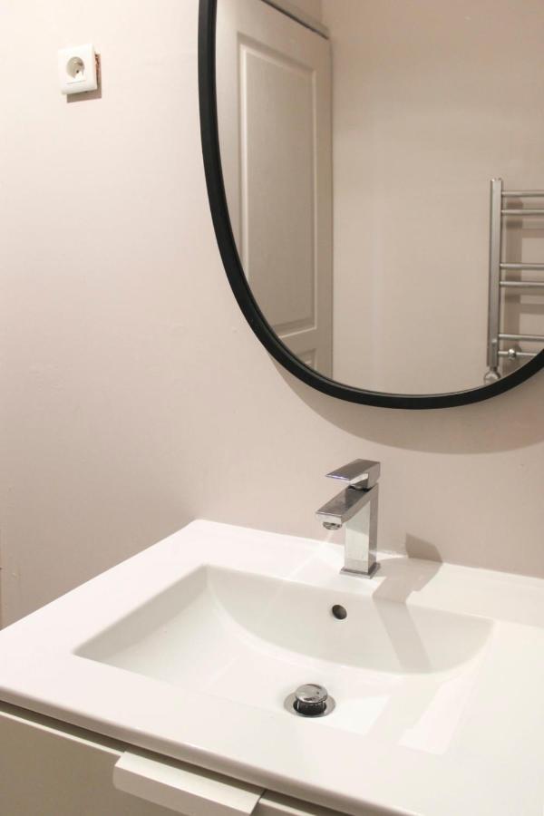 Apartamento Bright 40 M In 17th District