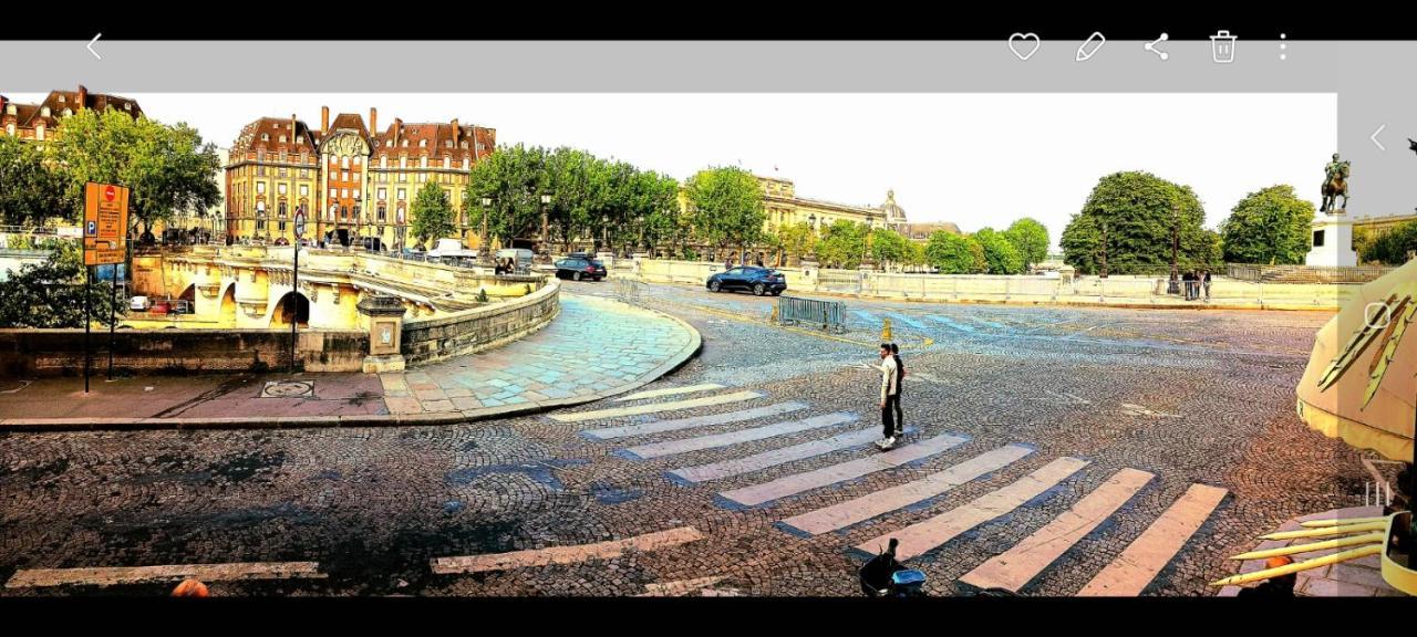 Emily In * Paris