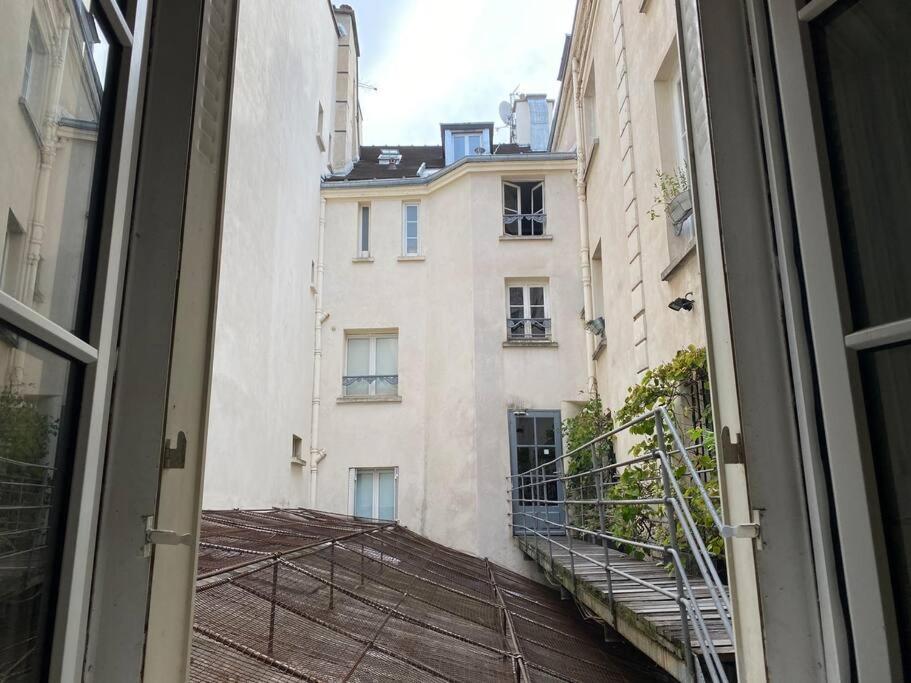 Joli En Plein Marais. *