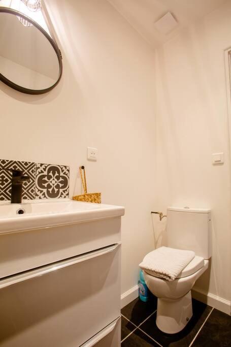 Quiet Apartment, Lively Area,next To Eiffel Tower. Apartment