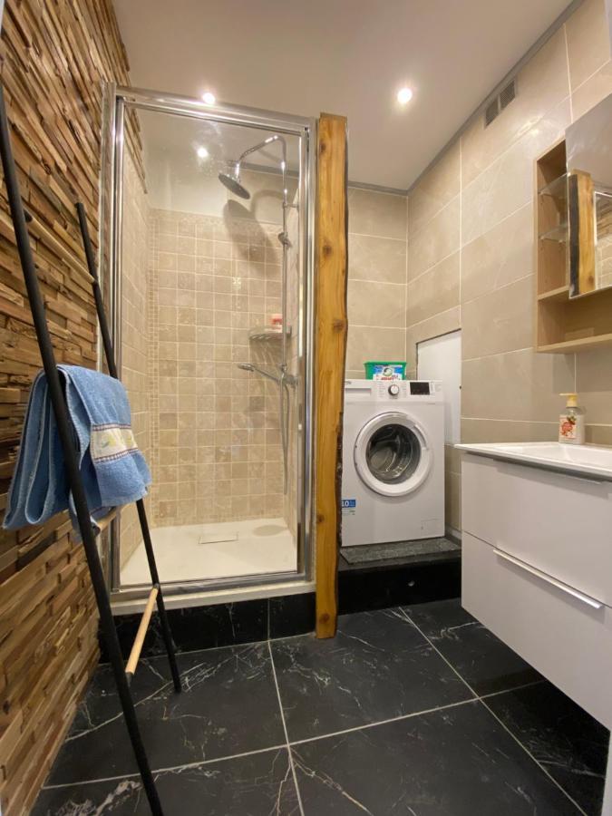 Full Loft In - 2 Single Beds For 2 - Chinatown Apartment *