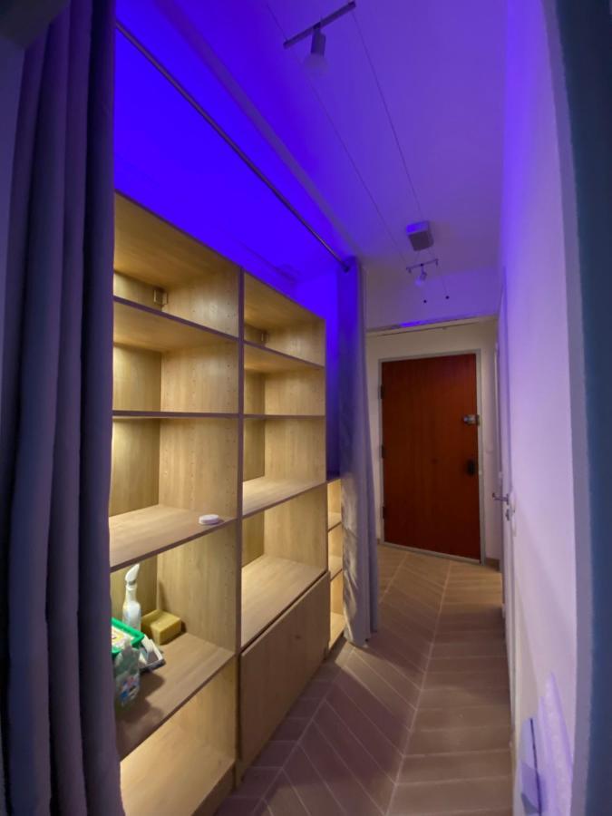 Full Loft In - 2 Single Beds For 2 - Chinatown Apartment *
