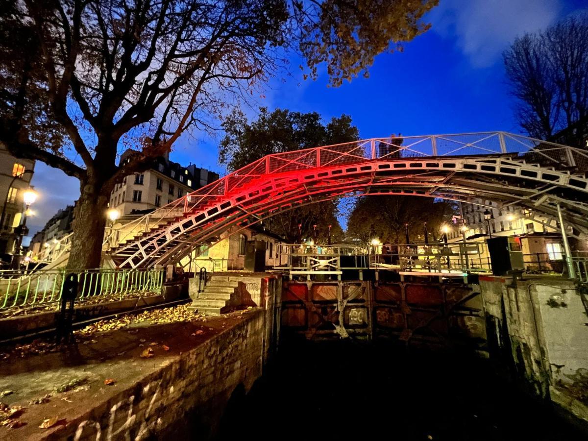 With Fabulous View On Roofs Homestay Paris