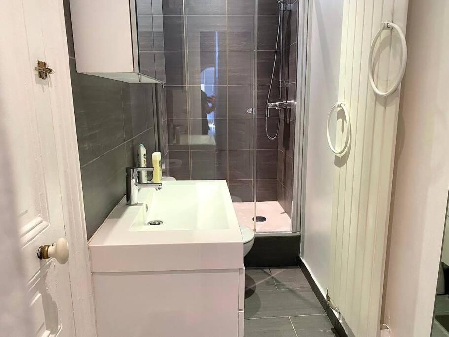 Apartment Mytripinparis - Large And Sunbathed 1br - Close To The Eiffel Tower *