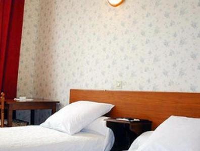 Les Chansonniers Hotel Paris