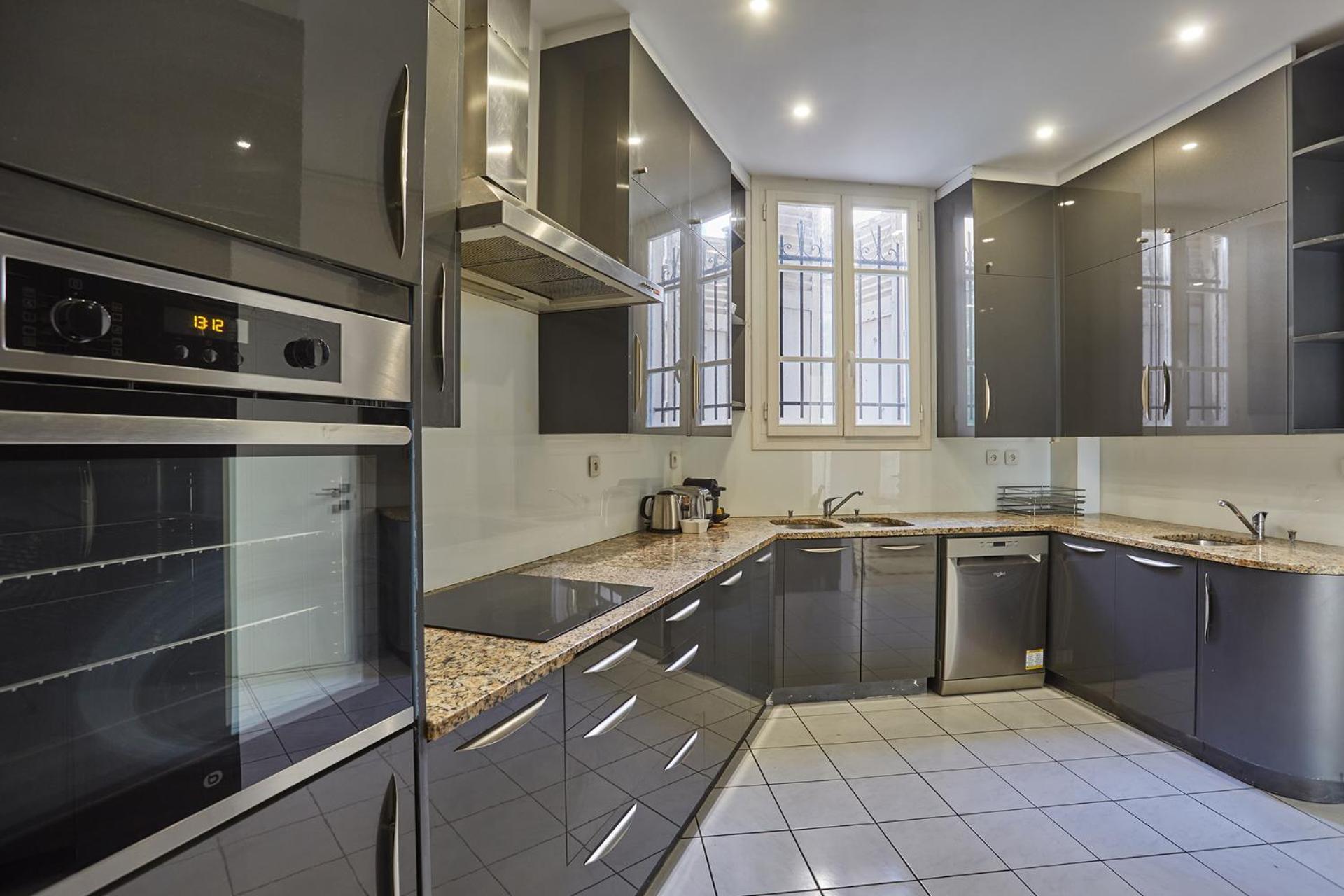 Apartment Center Of Montmartre By Prestige Paris