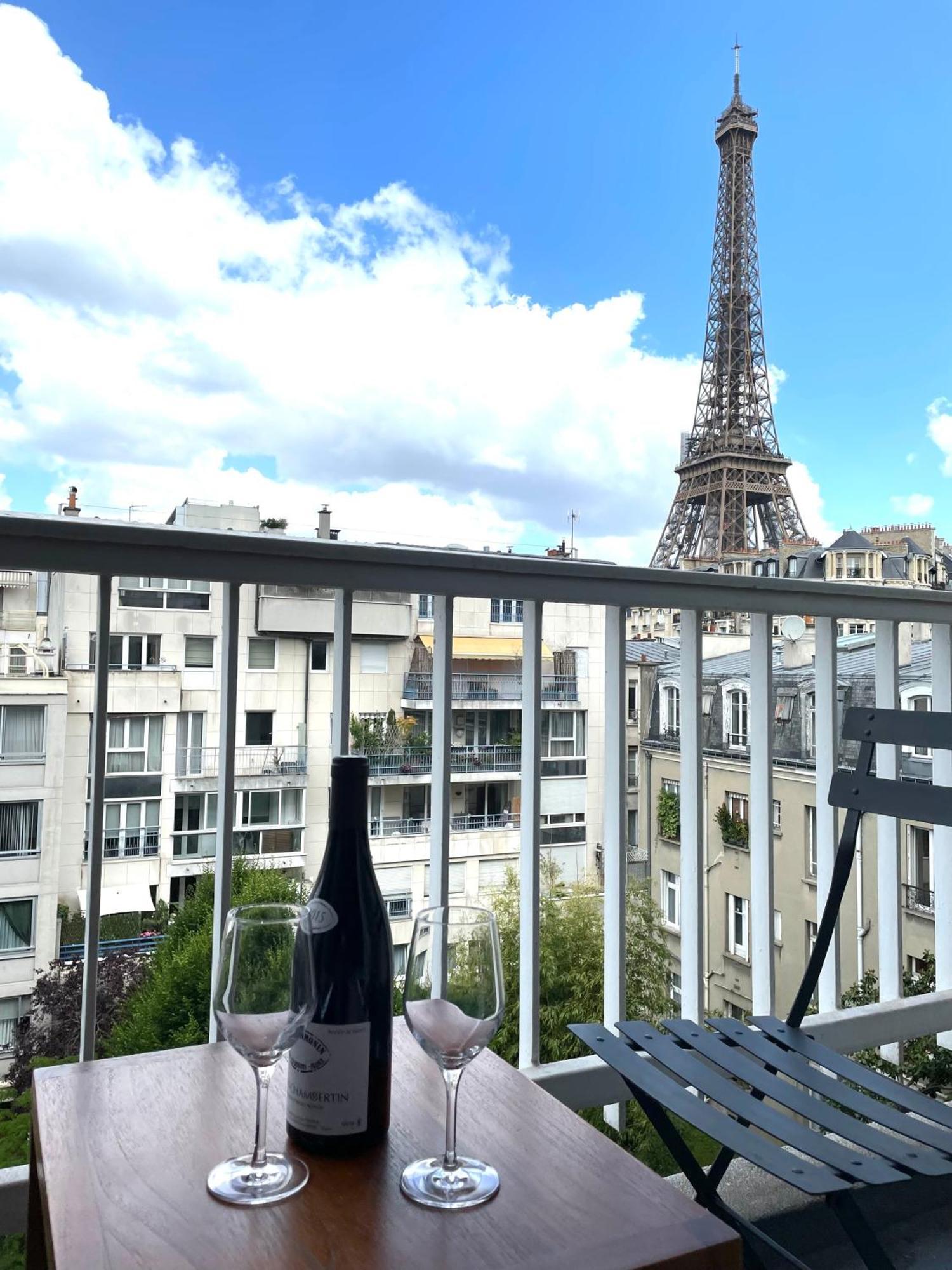 Superb Flat With Iconic Eiffel Tower View Paris