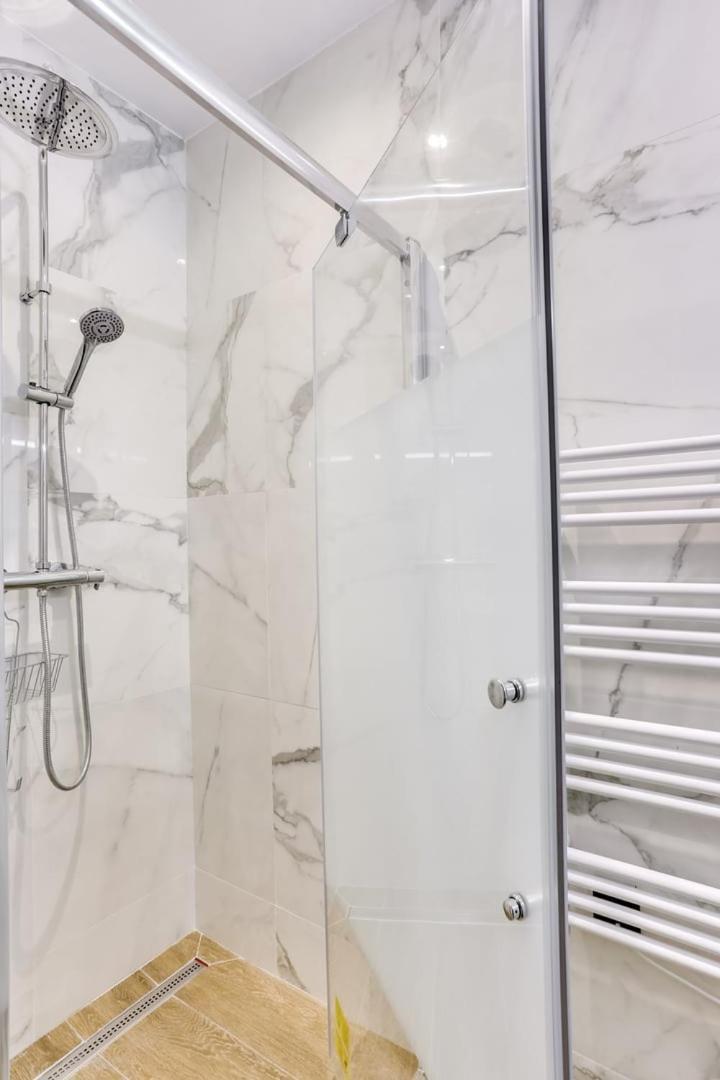 149 Christophe - Superbe A Appartement Paris