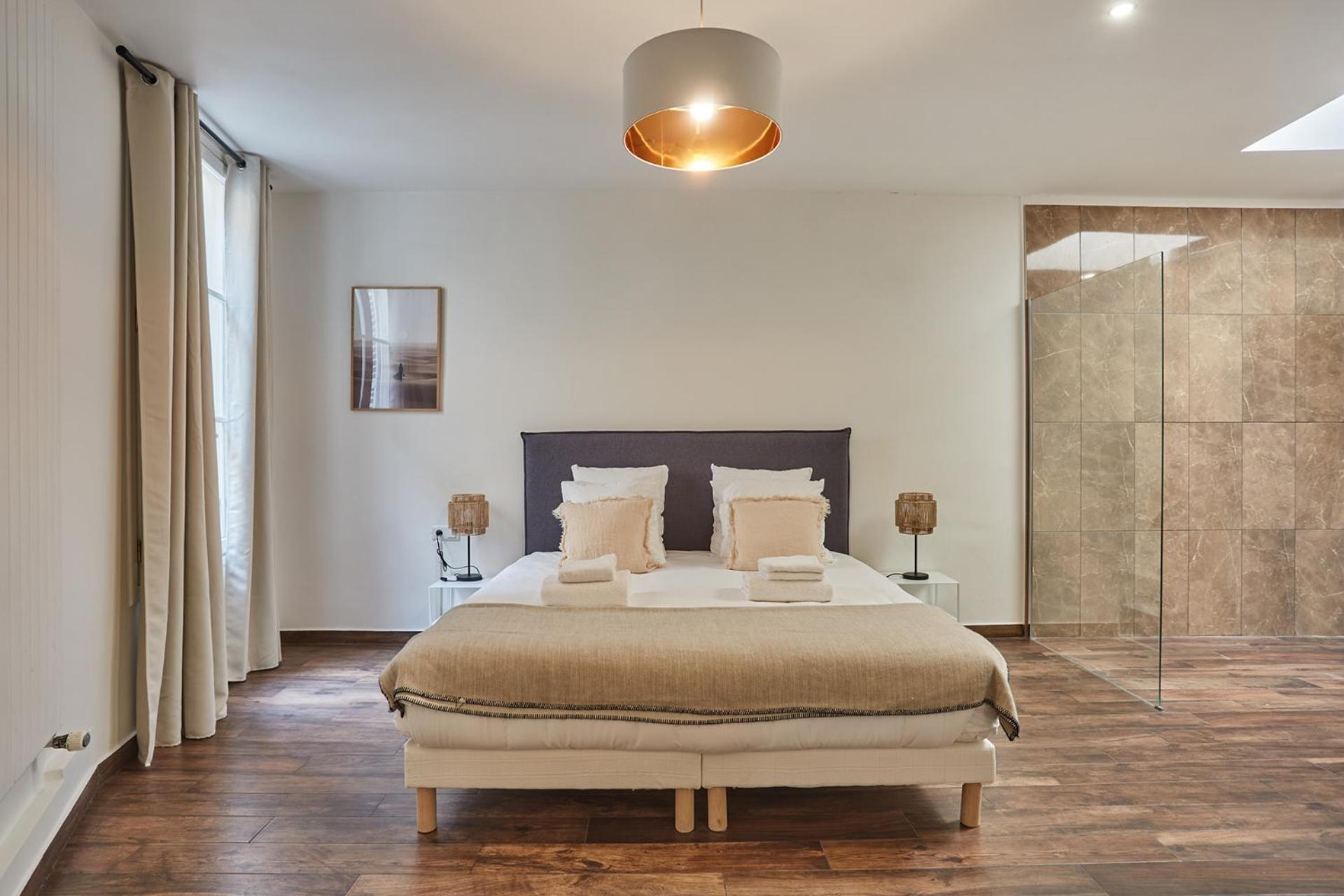Center Of Montmartre By Prestige *