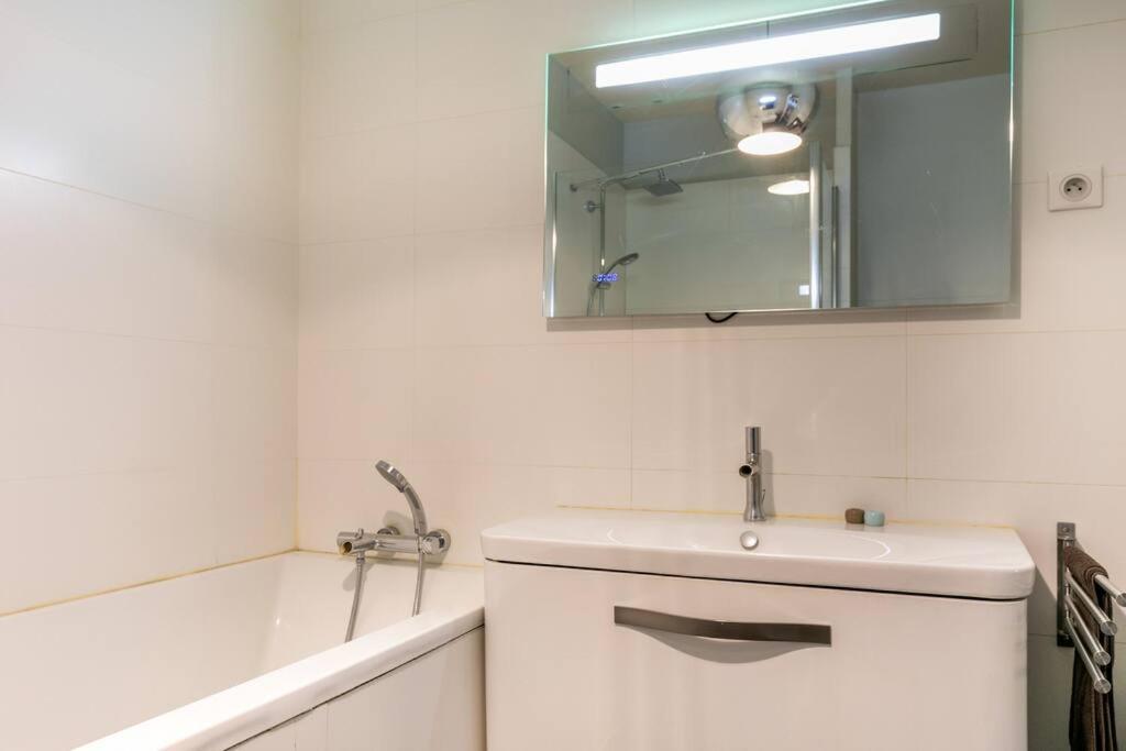 Amazing Premium Flat, Fantastic Location, 1290 Sqf Appartement *