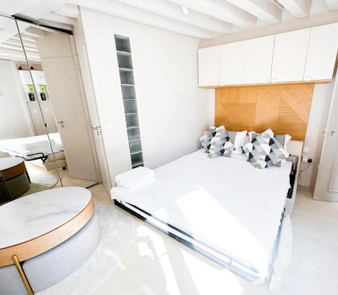 Apartment Majestueux Dans Le Marais