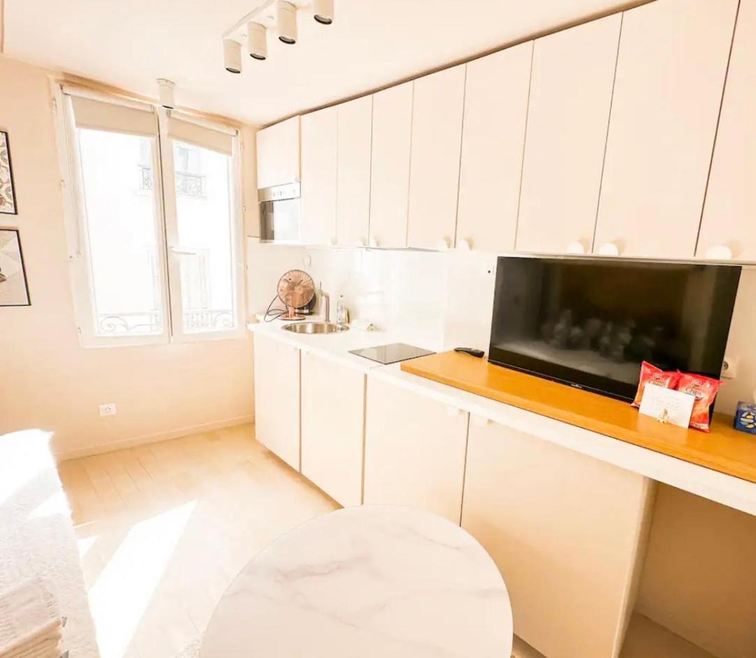 Apartment Majestueux Dans Le Marais