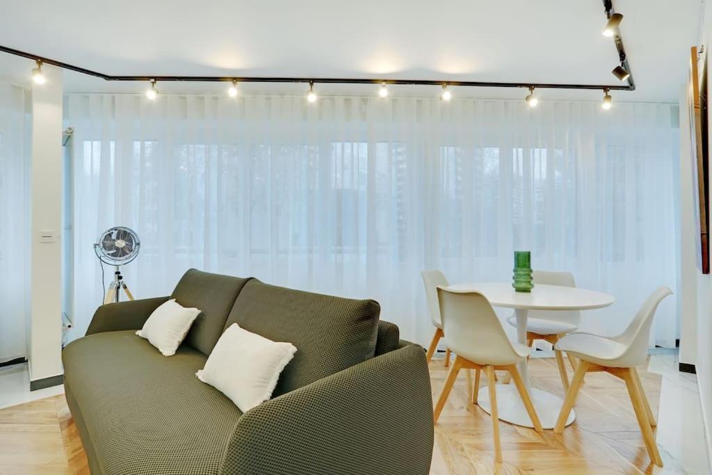 Cosy Pour 4 A La - *