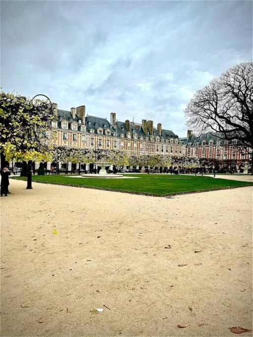 Duplex Sur 2 Etages - Le Marais - Centre