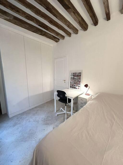 Duplex Sur 2 Etages - Le Marais - Centre Apartment Paris