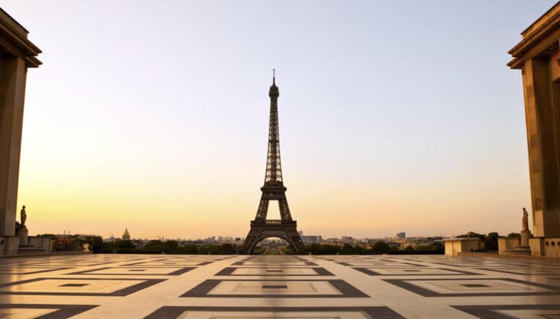 Gorgeous Eiffel Tower - Champs Elysees Apartment