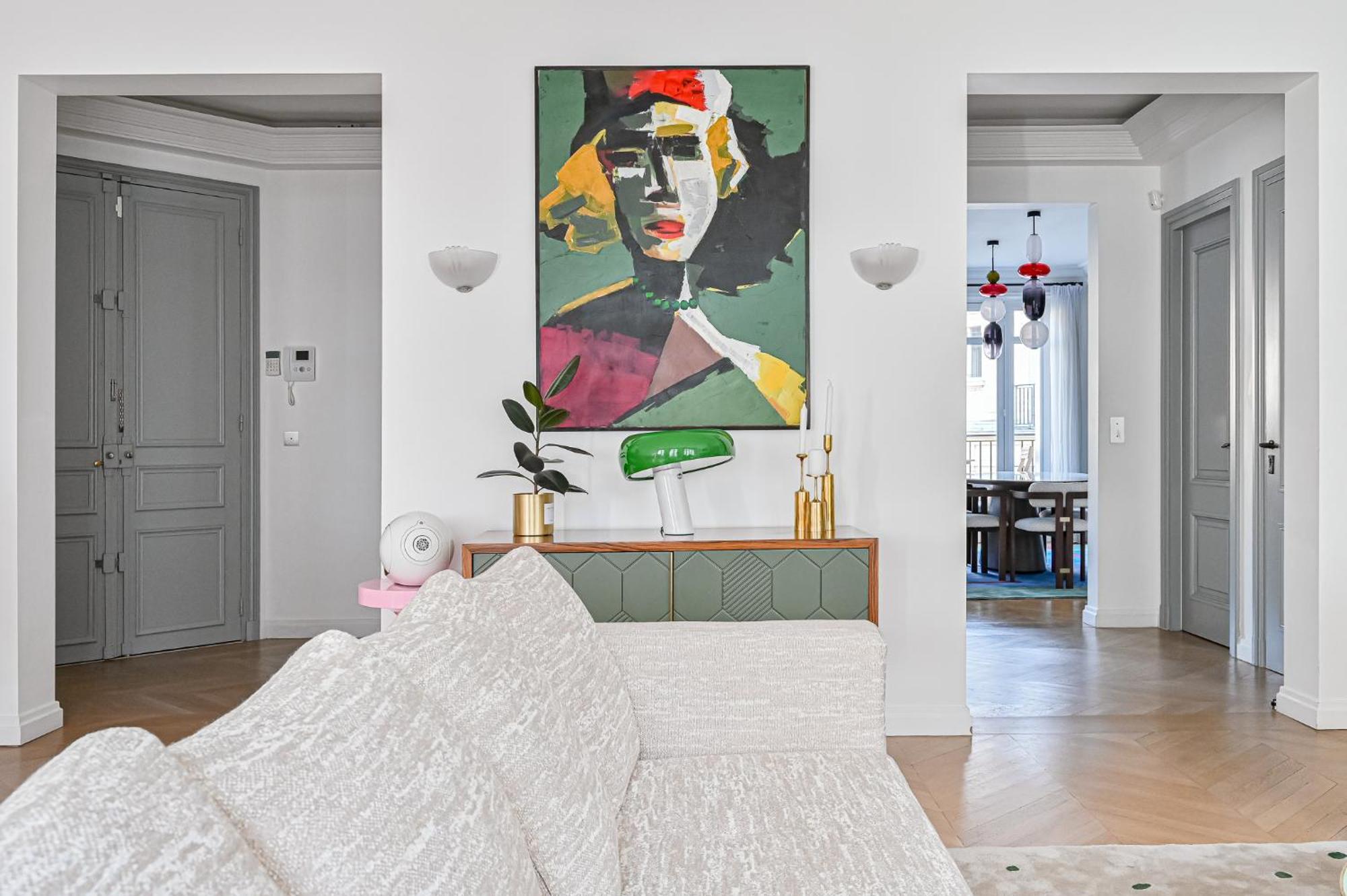 Gorgeous Eiffel Tower - Champs Elysees Apartment *