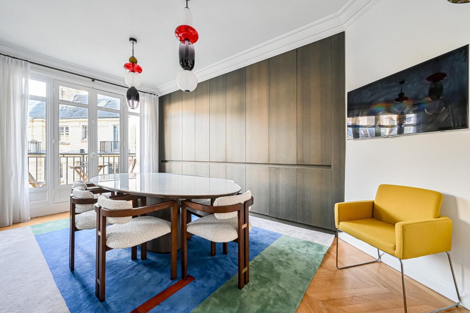 Gorgeous Eiffel Tower - Champs Elysees Apartment Paris