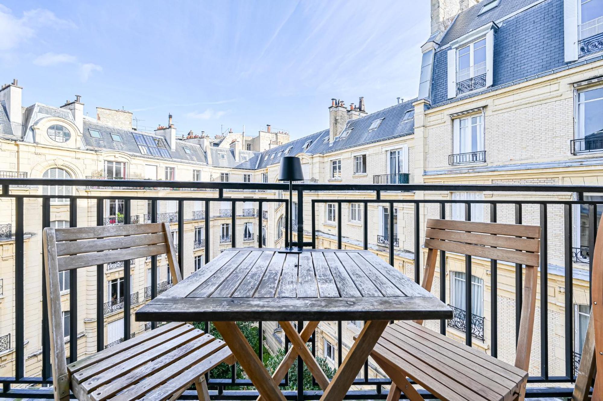 Gorgeous Eiffel Tower - Champs Elysees Apartment *