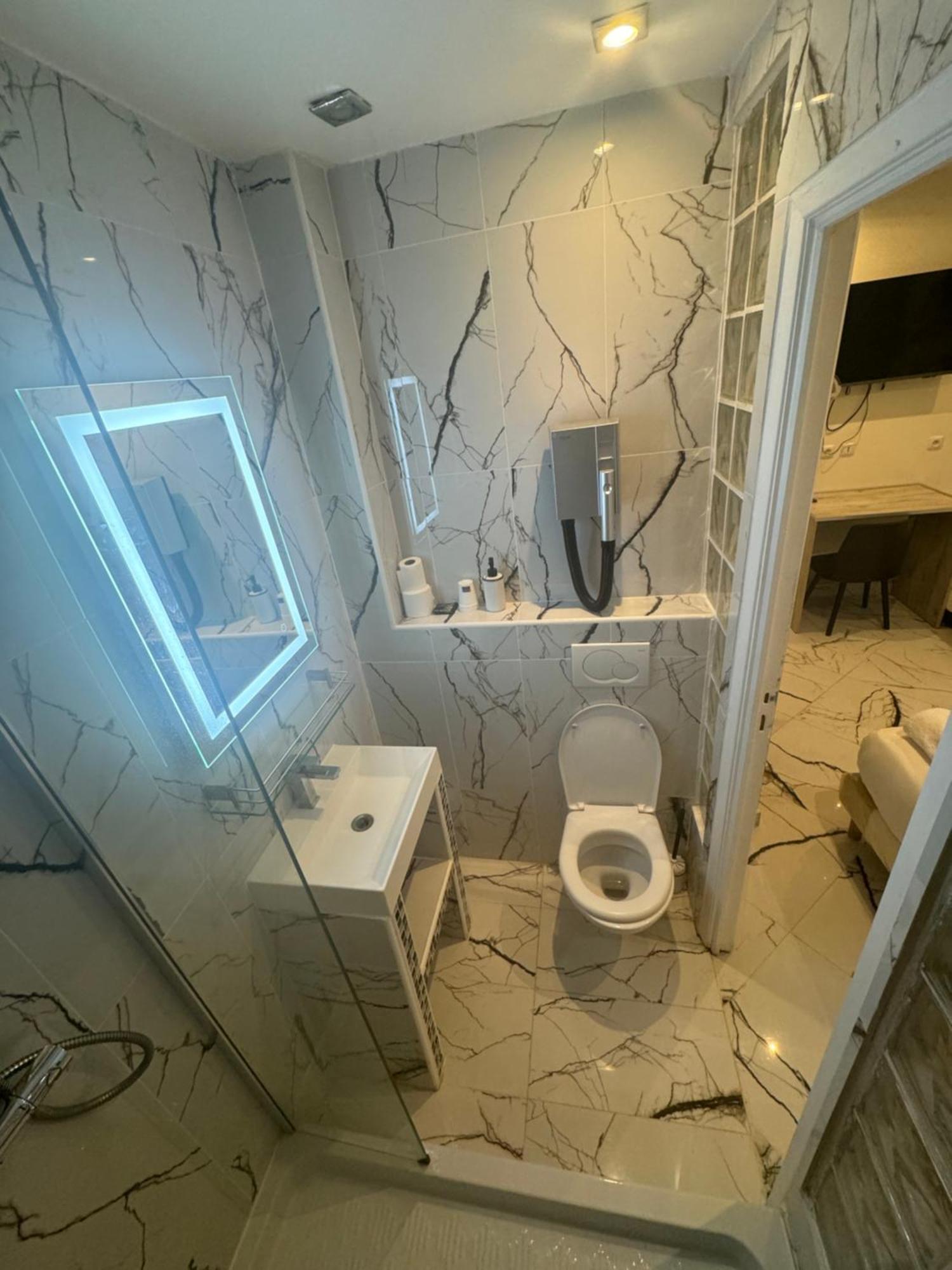 Modern's 3*