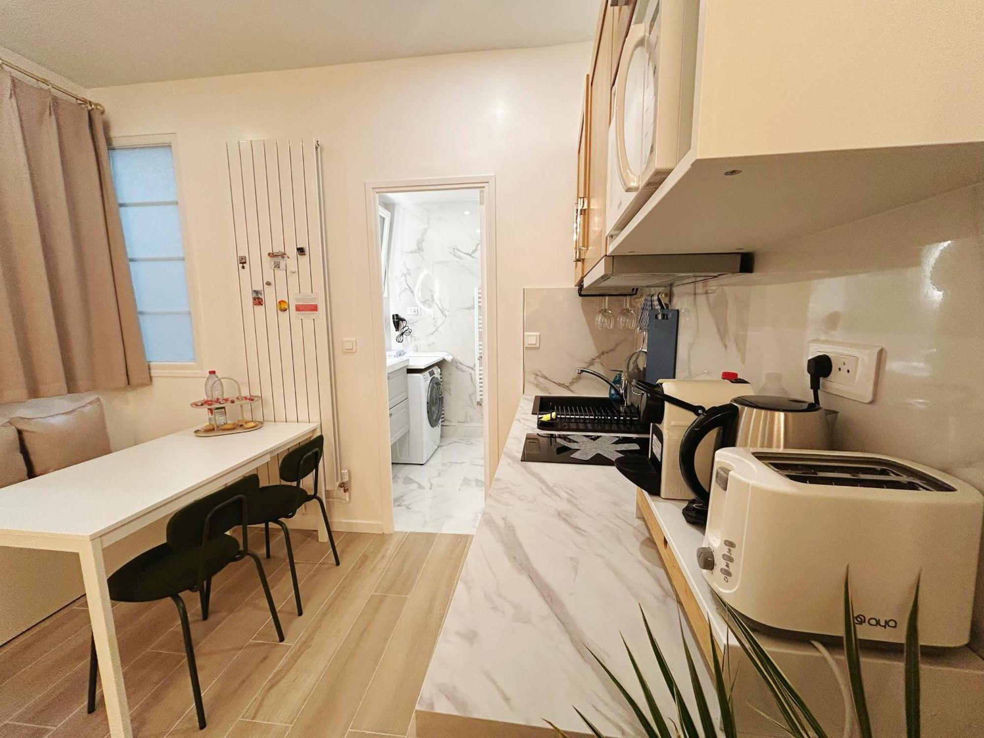 Cosy Louvre Homestay Paris