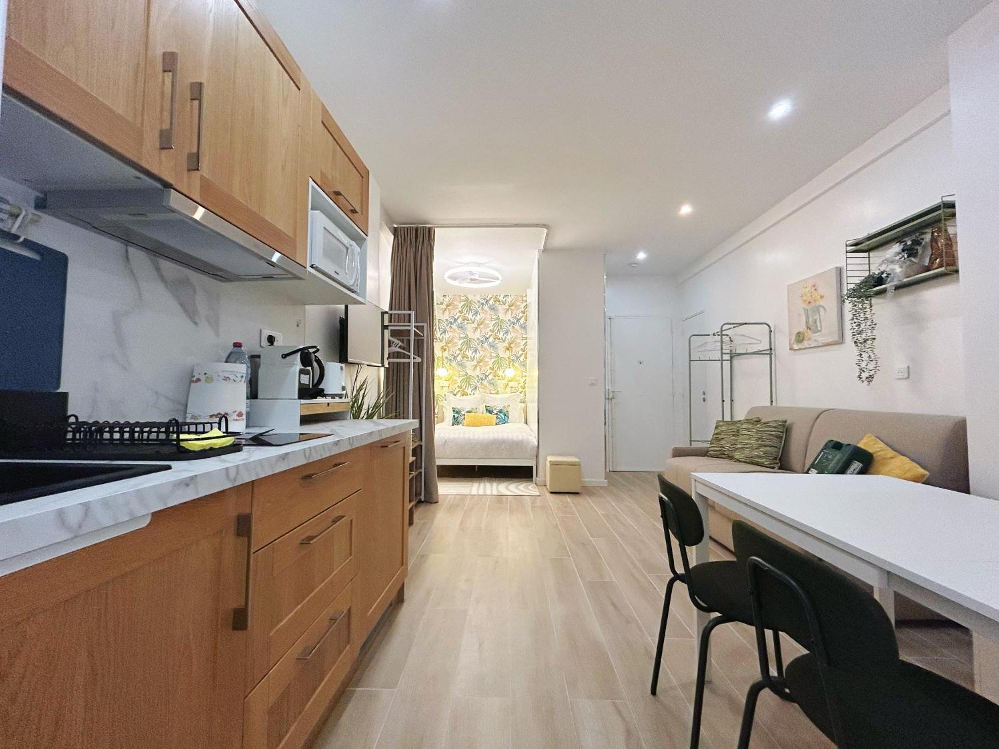 Cosy Louvre Homestay *