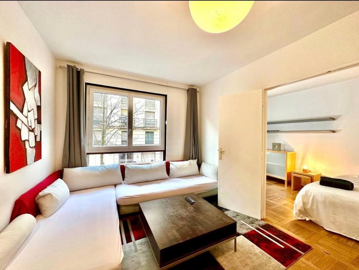 Apartment The Atrium: Luxe Parisian Retreat Near Eiffel Tower *