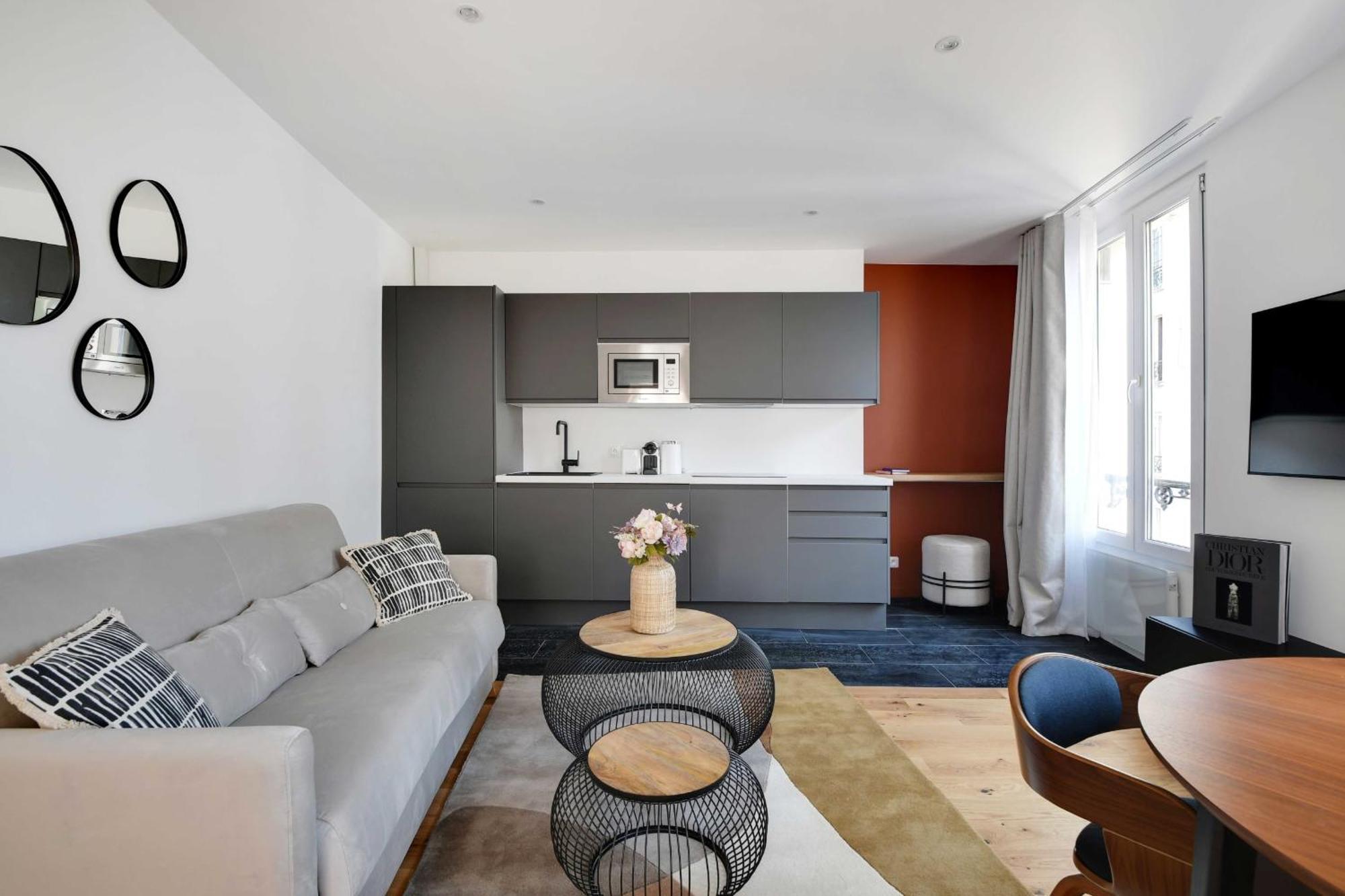 Sacre Coeur Apartment *