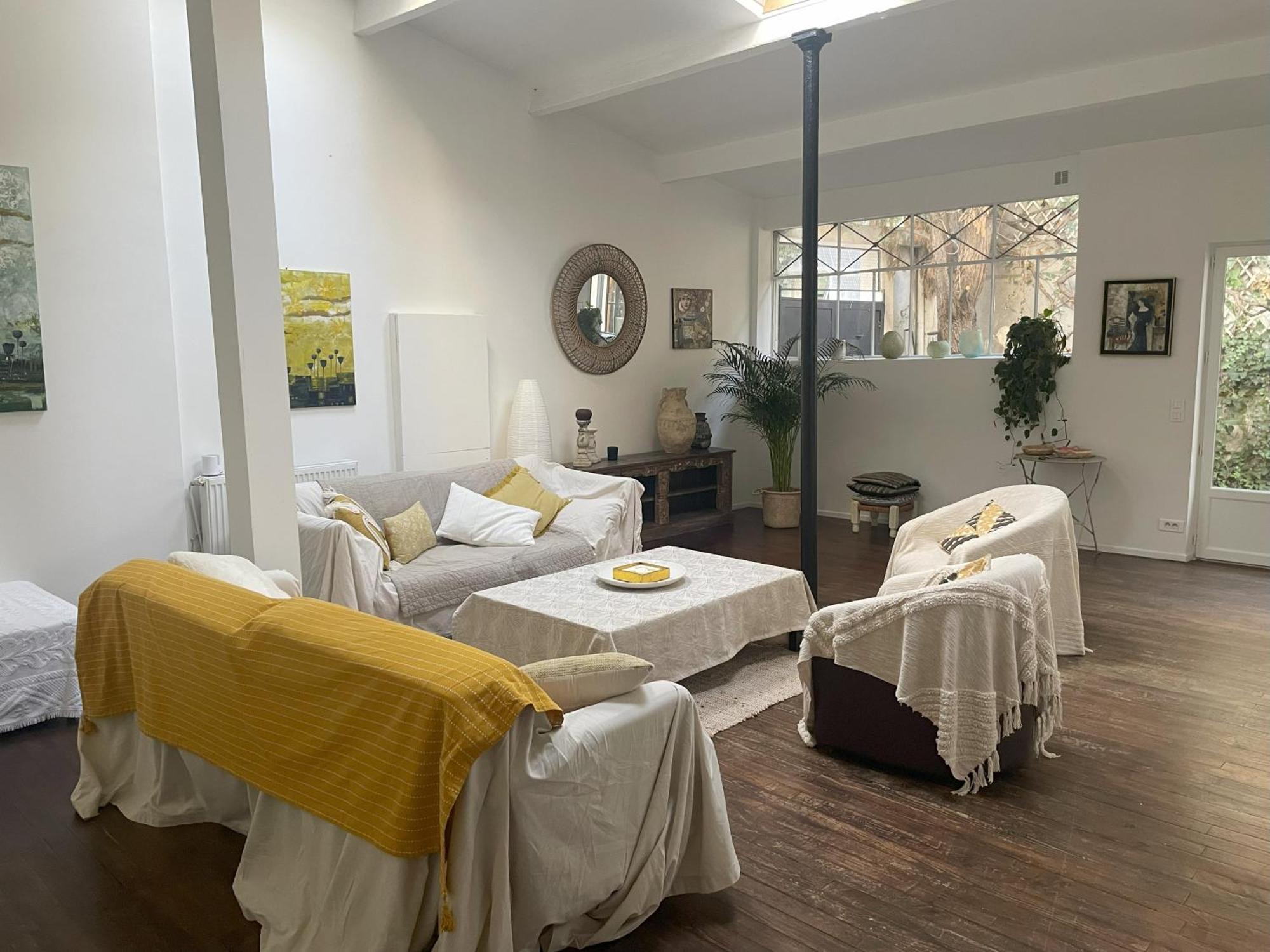 Artist's - & Private Courtyard - 200m2 *