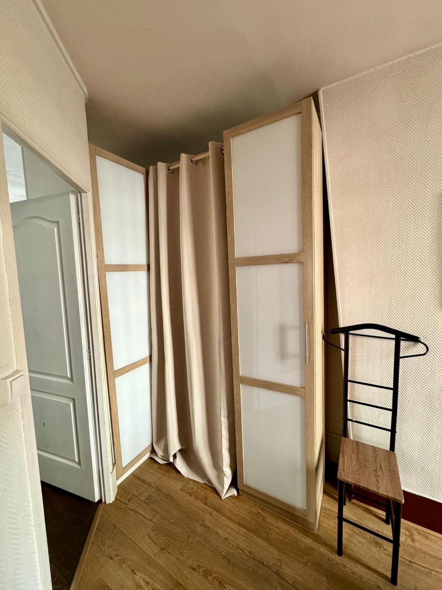 - 50m2 - Tour Eiffel Apartment