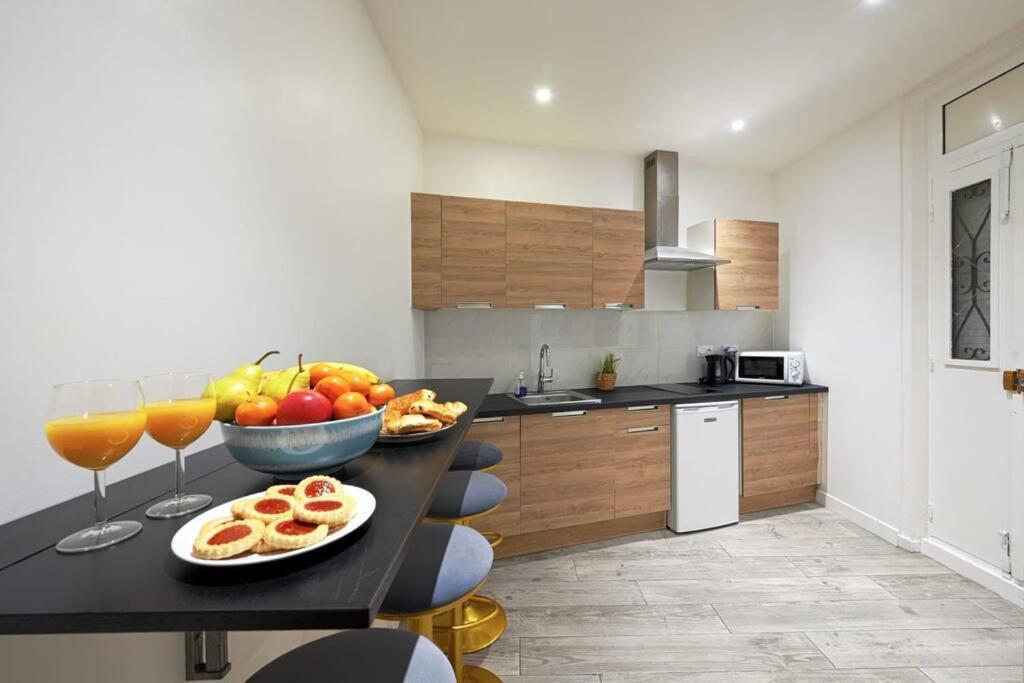 Modern Studio- Francois Mitterand Library Apartment