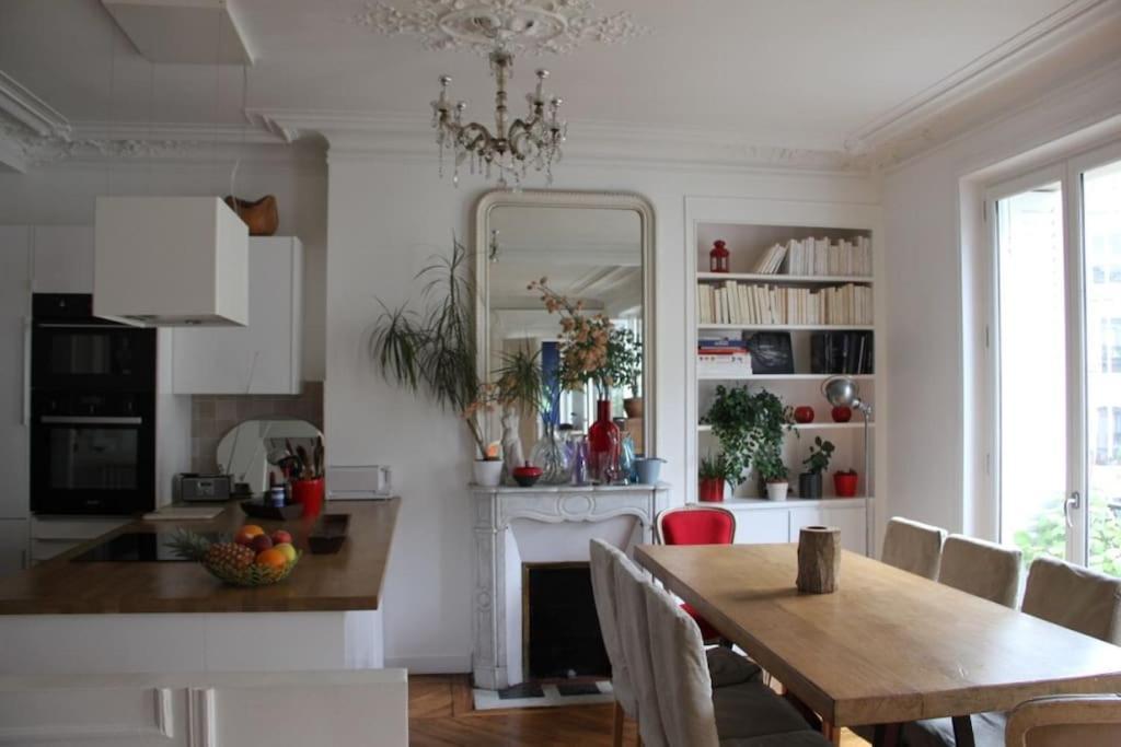Appartement 5 Bdr, 10 Ppl Georgous Typical Parisian Flat