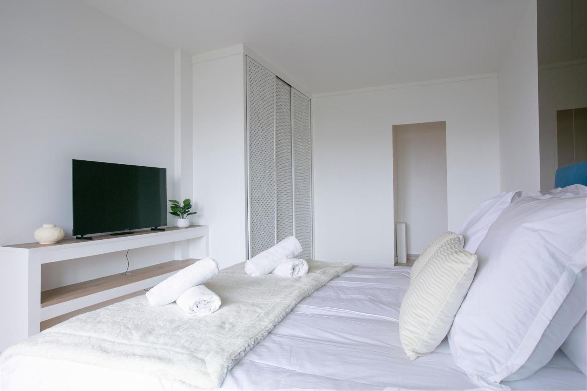 Majestic & Idyllic Parisian Flat - Champs-elysees Apartment