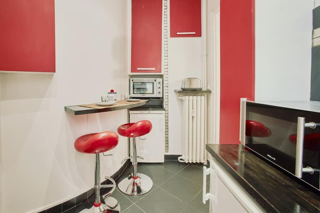 Charming Parisian Flat With Eiffel Tower Views * Paris